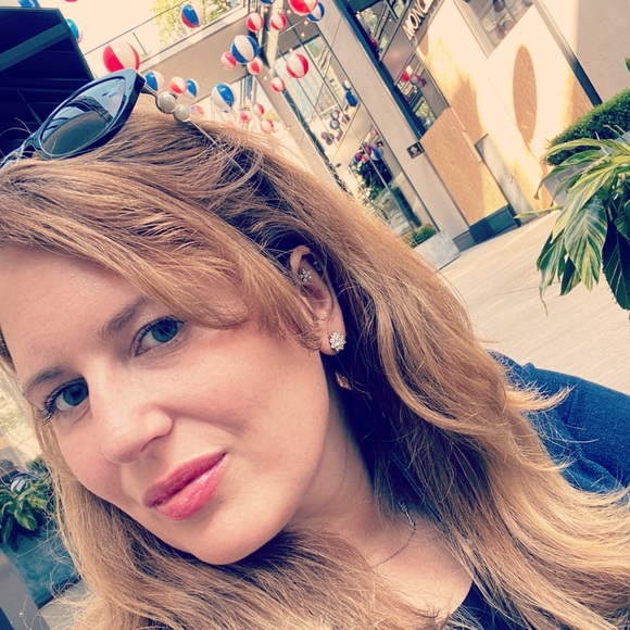 Meet your Posher, Stephanie - Picture 2 of 2